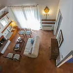 Guesthost - Duplex Charming La Farnia * Francolino