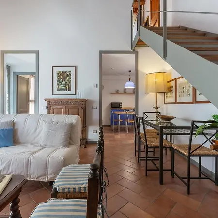Guesthost - Duplex Charming La Farnia شقة *