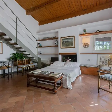 Guesthost - Duplex Charming La Farnia Apartment Francolino