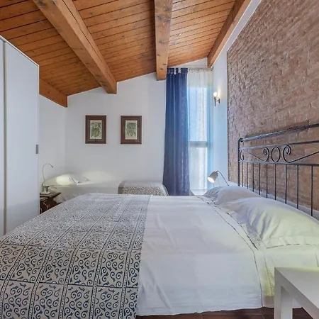 Guesthost - Duplex Charming La Farnia * Francolino