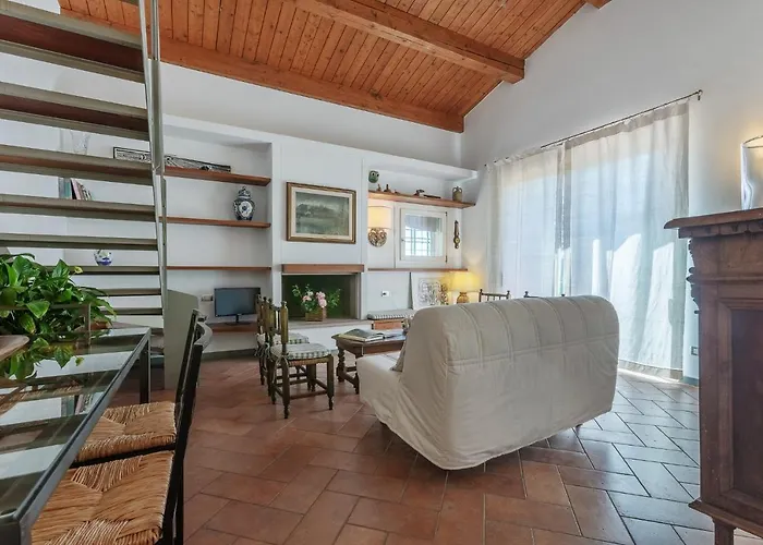 Guesthost - Duplex Charming La Farnia Apartment