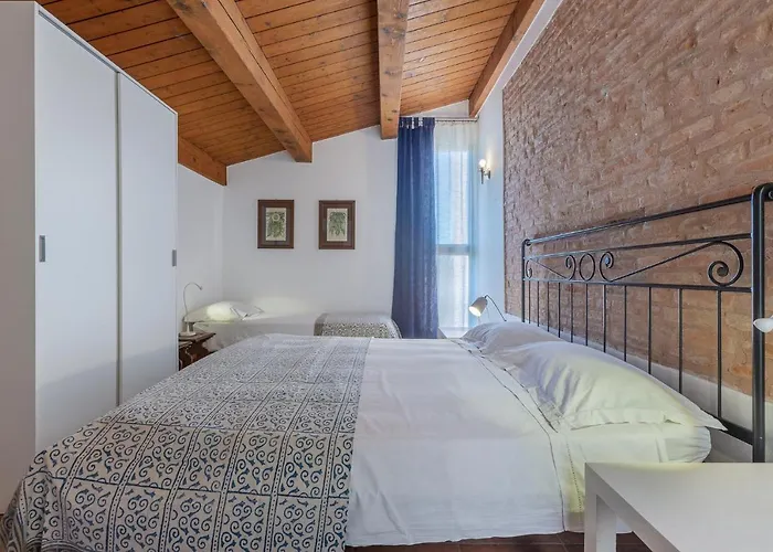 Guesthost - Duplex Charming La Farnia * Francolino