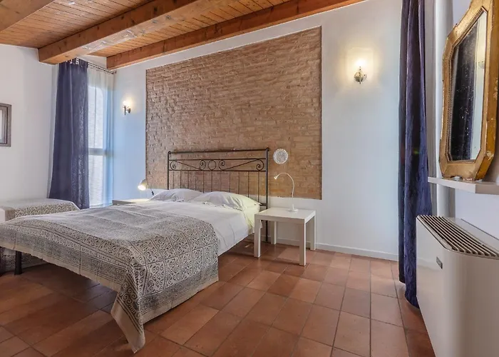 Guesthost - Duplex Charming La Farnia